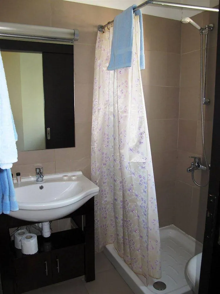 ** Apart Otel Eleonora Hotel Apartments Larnaca Kıbrıs