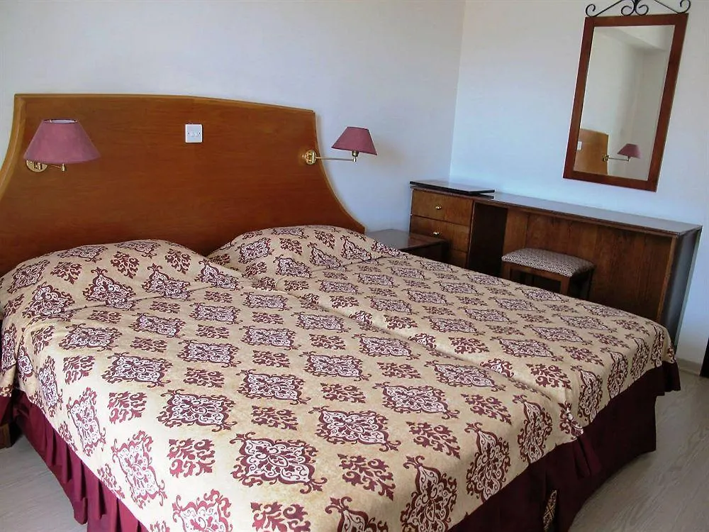 Eleonora Hotel Apartments Larnaca Kıbrıs