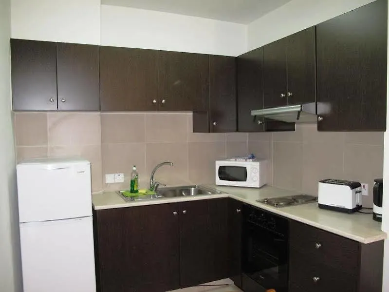 Eleonora Hotel Apartments Larnaca 2*,