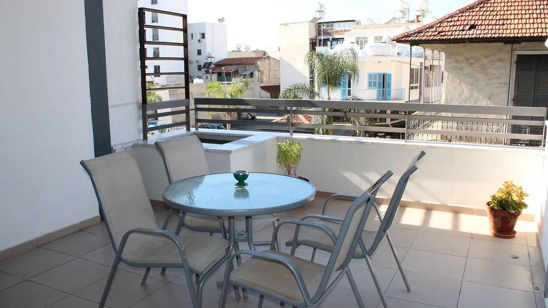 ** Apart Otel Eleonora Hotel Apartments Larnaca Kıbrıs